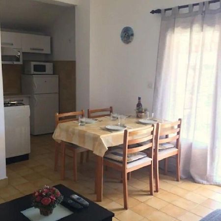 Apartments And Rooms Ognjen - Family Apartments With Free Parking Betina  Εξωτερικό φωτογραφία