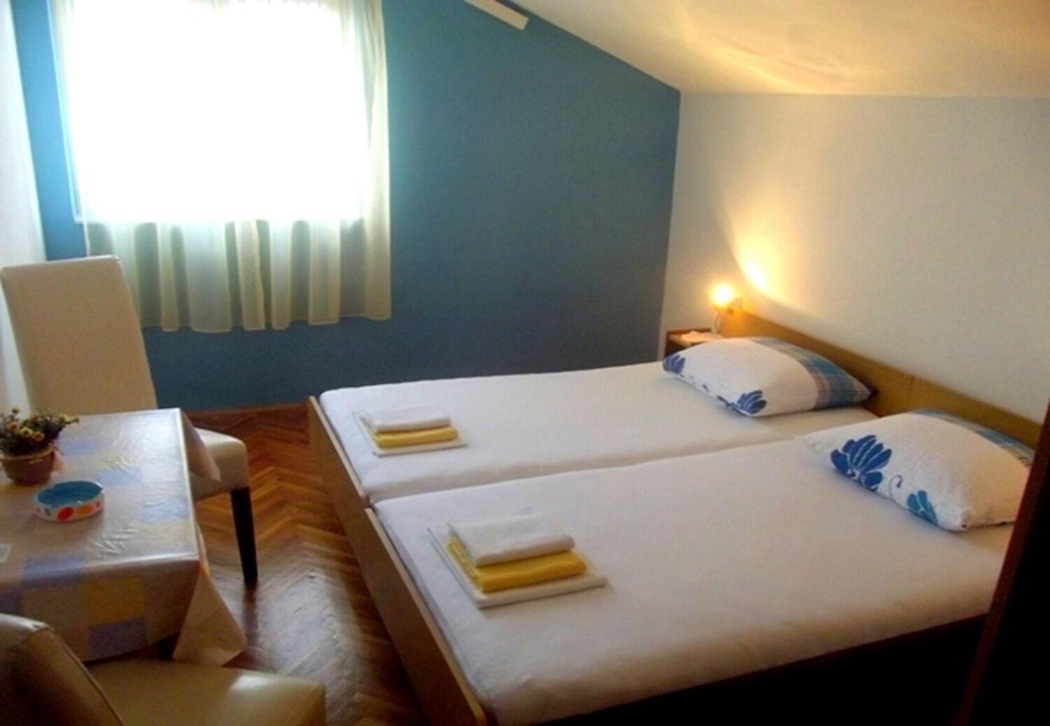 Apartments And Rooms Ognjen - Family Apartments With Free Parking Betina  Εξωτερικό φωτογραφία