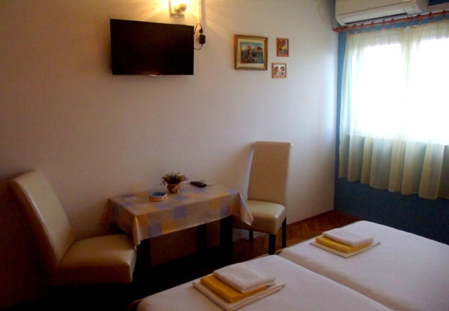 Apartments And Rooms Ognjen - Family Apartments With Free Parking Betina  Εξωτερικό φωτογραφία