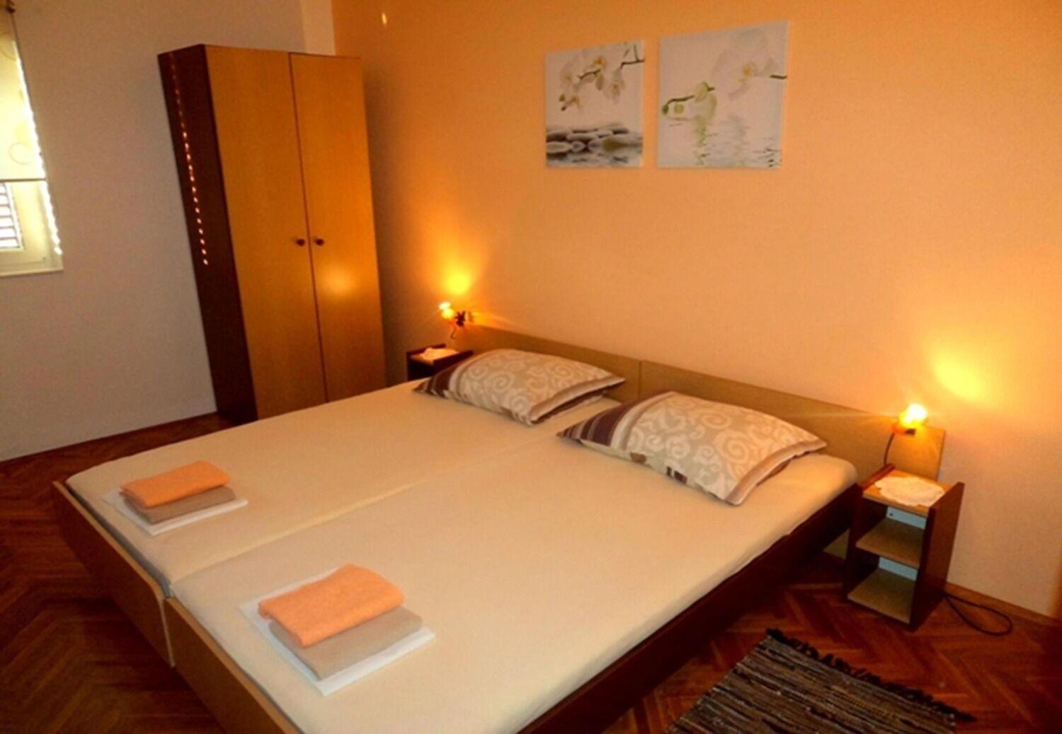 Apartments And Rooms Ognjen - Family Apartments With Free Parking Betina  Εξωτερικό φωτογραφία