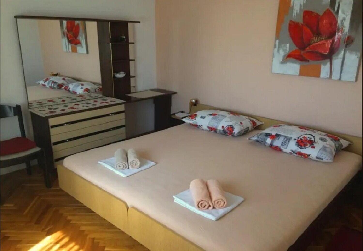 Apartments And Rooms Ognjen - Family Apartments With Free Parking Betina  Εξωτερικό φωτογραφία