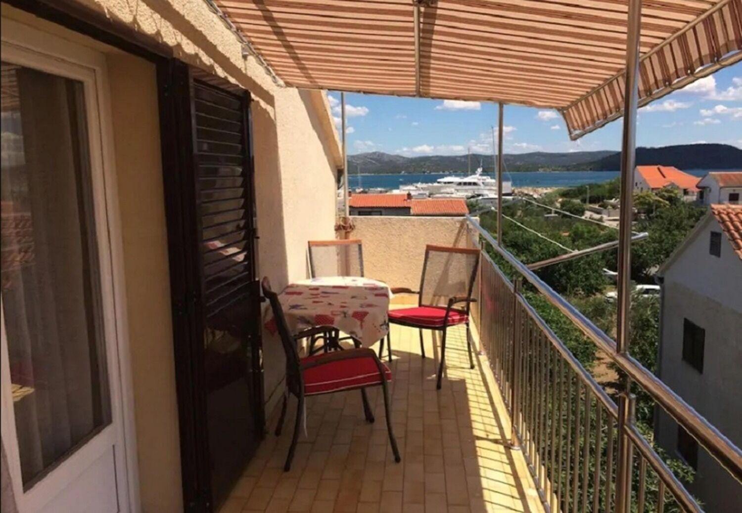 Apartments And Rooms Ognjen - Family Apartments With Free Parking Betina  Εξωτερικό φωτογραφία