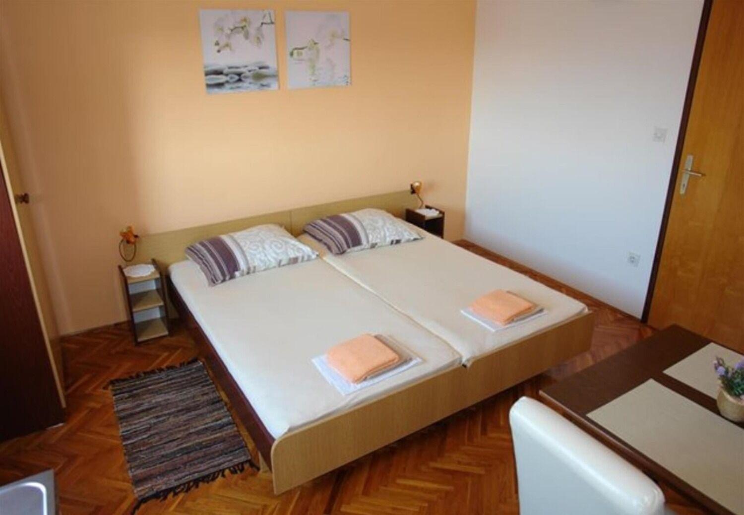 Apartments And Rooms Ognjen - Family Apartments With Free Parking Betina  Εξωτερικό φωτογραφία