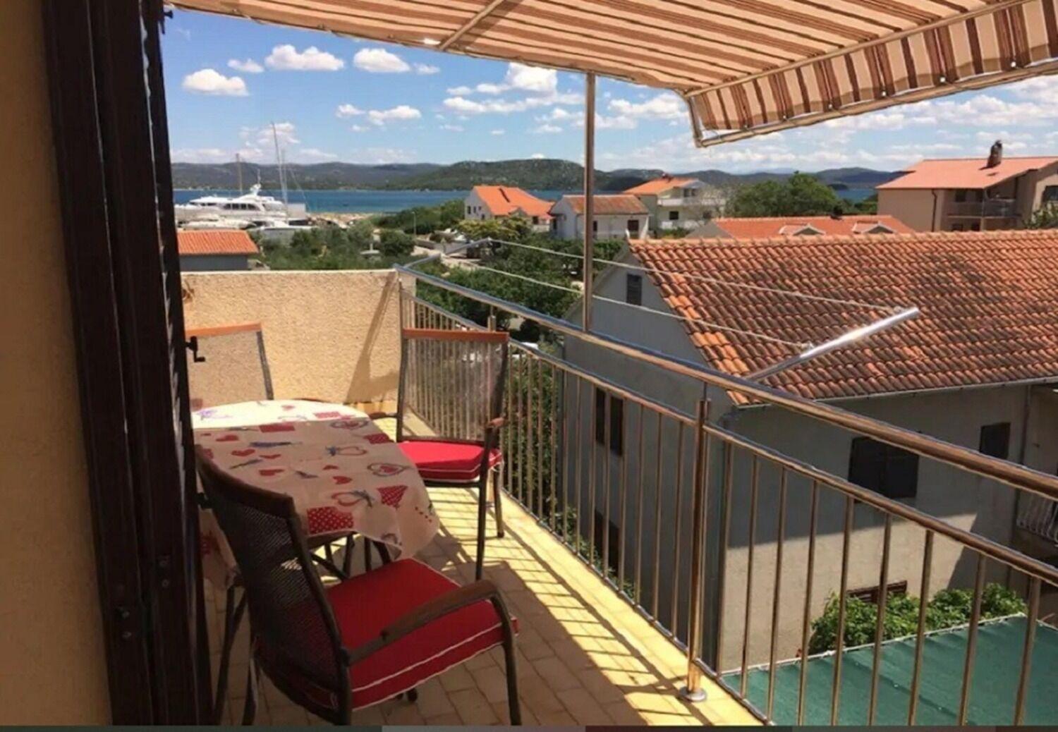 Apartments And Rooms Ognjen - Family Apartments With Free Parking Betina  Εξωτερικό φωτογραφία