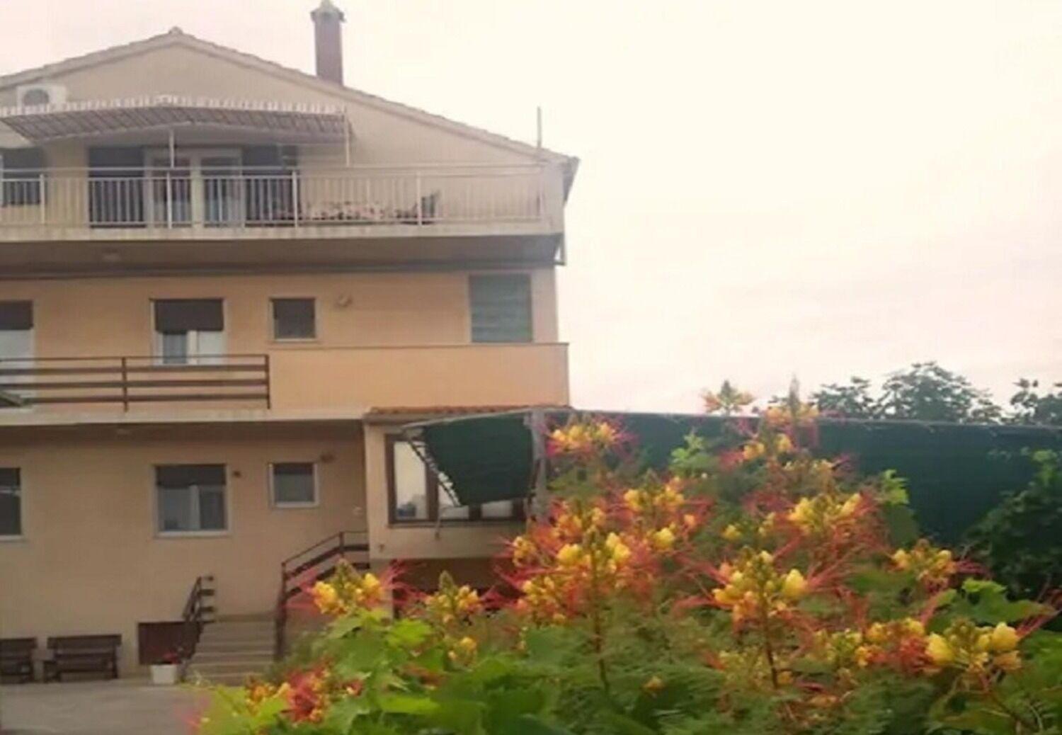Apartments And Rooms Ognjen - Family Apartments With Free Parking Betina  Εξωτερικό φωτογραφία