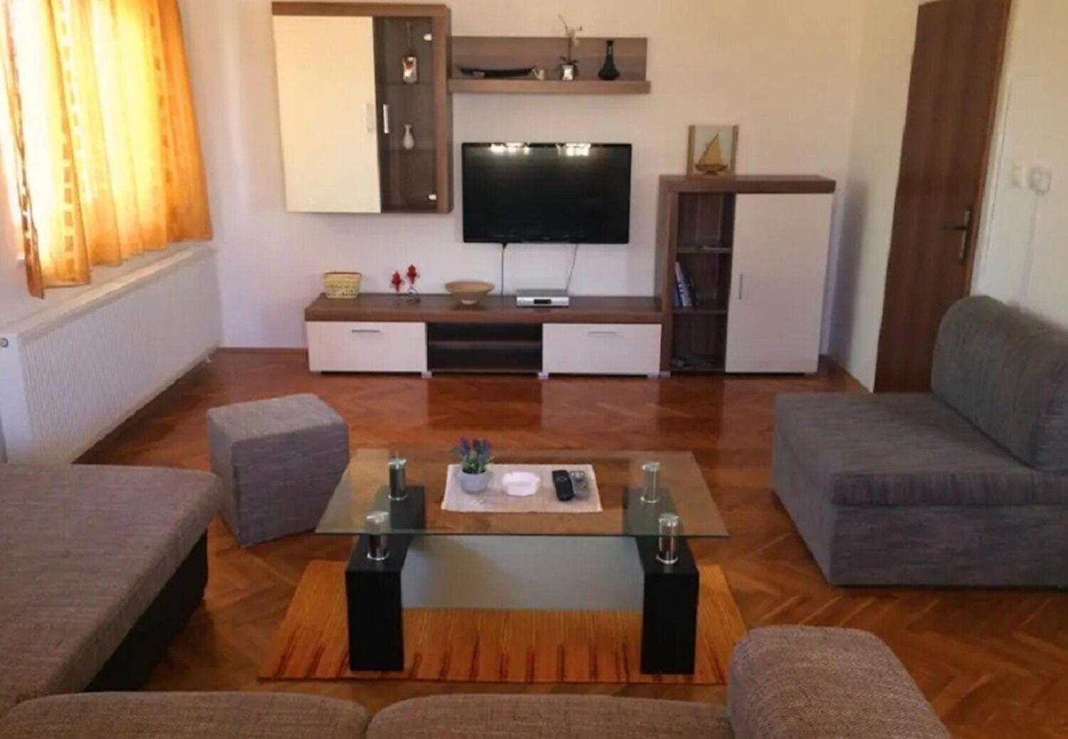 Apartments And Rooms Ognjen - Family Apartments With Free Parking Betina  Εξωτερικό φωτογραφία