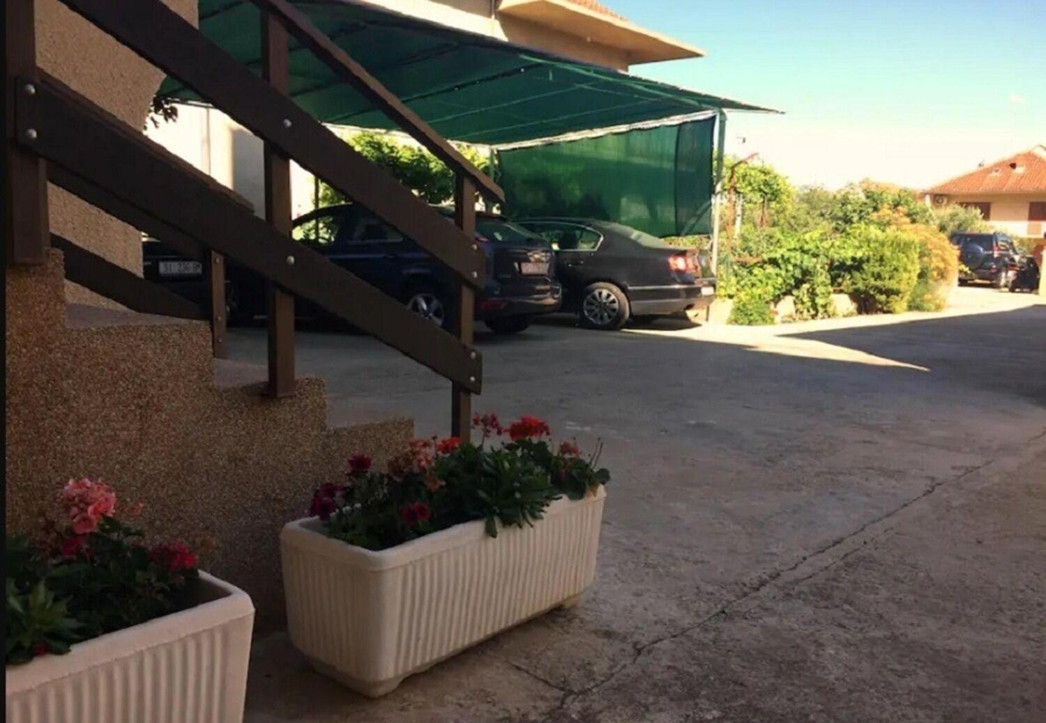 Apartments And Rooms Ognjen - Family Apartments With Free Parking Betina  Εξωτερικό φωτογραφία